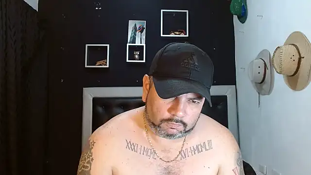 Snapshot of perverseveteranmanxxx chatting on February 2025 01:23:01 AM perverseveteranmanxxx online show from February 2025 01:23:01 AM