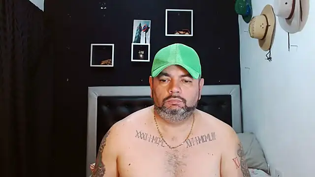 Snapshot of perverseveteranmanxxx chatting on February 2025 11:44:01 PM perverseveteranmanxxx online show from February 2025 11:44:01 PM