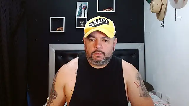 Snapshot of perverseveteranmanxxx chatting on February 2025 02:32:01 PM perverseveteranmanxxx online show from February 2025 02:32:01 PM