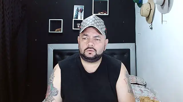 Snapshot of perverseveteranmanxxx chatting on February 2025 03:21:01 AM perverseveteranmanxxx online show from February 2025 03:21:01 AM