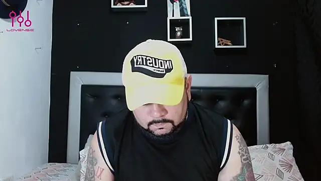 Snapshot of perverseveteranmanxxx chatting on February 2025 01:44:02 AM perverseveteranmanxxx online show from February 2025 01:44:02 AM