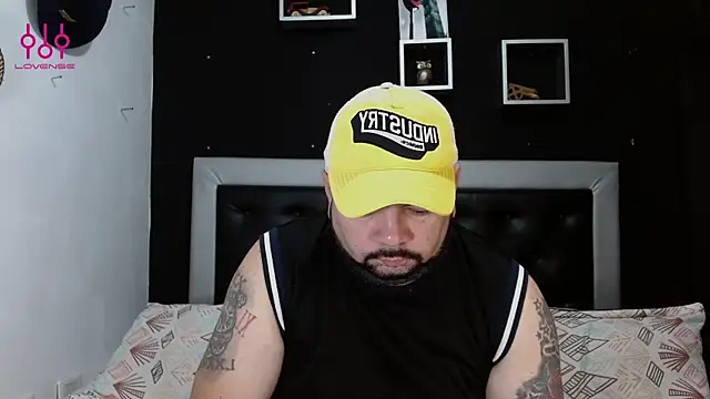 Snapshot of perverseveteranmanxxx chatting on February 2025 01:35:02 PM perverseveteranmanxxx online show from February 2025 01:35:02 PM