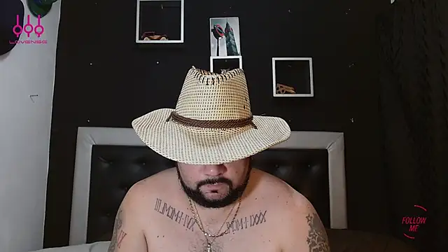 Snapshot of perverseveteranmanxxx chatting on March 2025 03:28:02 AM perverseveteranmanxxx online show from March 2025 03:28:02 AM