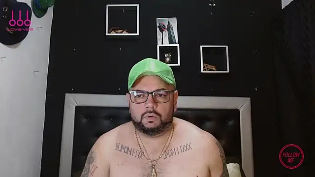 Snapshot of perverseveteranmanxxx chatting on March 2025 01:05:01 AM perverseveteranmanxxx online show from March 2025 01:05:01 AM