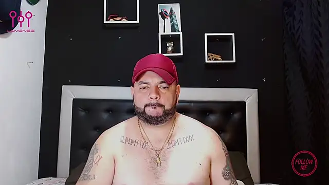 Snapshot of perverseveteranmanxxx chatting on March 2025 11:04:02 PM perverseveteranmanxxx online show from March 2025 11:04:02 PM