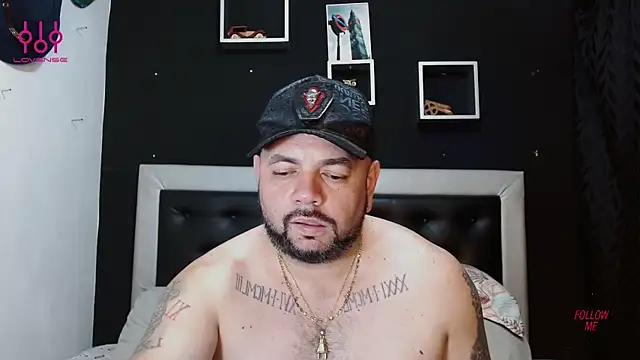 Snapshot of perverseveteranmanxxx chatting on March 2025 03:54:02 AM perverseveteranmanxxx online show from March 2025 03:54:02 AM