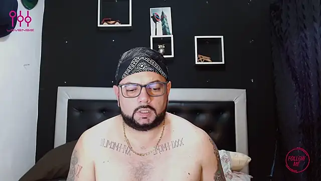 Snapshot of perverseveteranmanxxx chatting on March 2025 09:27:01 PM perverseveteranmanxxx online show from March 2025 09:27:01 PM