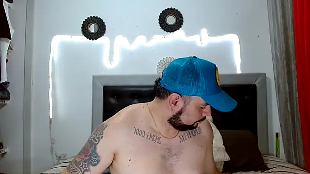 Snapshot of perverseveteranmanxxx chatting on September 2025 02:46:02 AM perverseveteranmanxxx online show from September 2025 02:46:02 AM