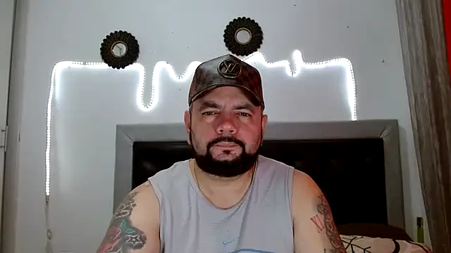 Snapshot of perverseveteranmanxxx chatting on September 2025 01:45:01 PM perverseveteranmanxxx online show from September 2025 01:45:01 PM