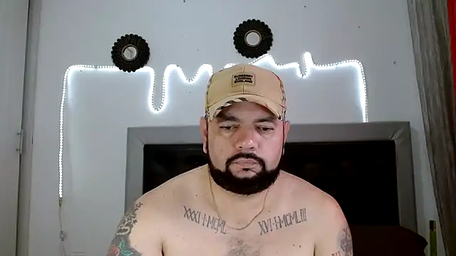 Snapshot of perverseveteranmanxxx chatting on September 2025 04:11:01 PM perverseveteranmanxxx online show from September 2025 04:11:01 PM