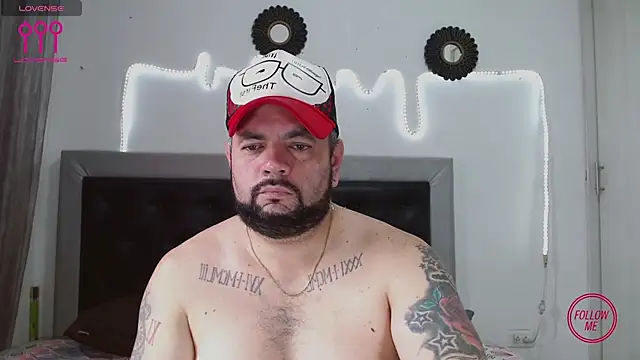 Snapshot of perverseveteranmanxxx chatting on October 2025 03:46:02 PM perverseveteranmanxxx online show from October 2025 03:46:02 PM