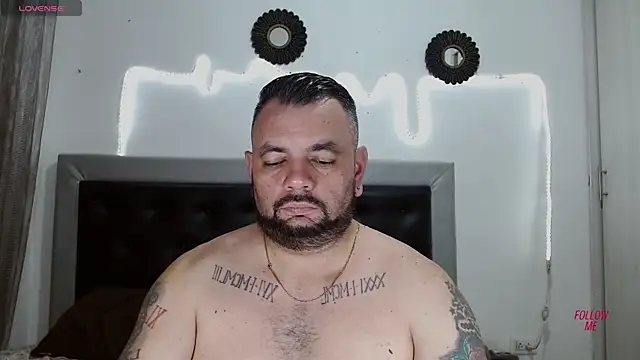 Snapshot of perverseveteranmanxxx chatting on October 2025 05:26:02 AM perverseveteranmanxxx online show from October 2025 05:26:02 AM