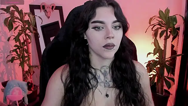 Snapshot of MissCharlottte_18 chatting on May 2026 03:02:01 AM MissCharlottte 18 online show from May 2026 03:02:01 AM