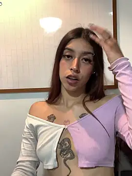 Snapshot of SarahFox- chatting on May 2026 09:12:02 PM SarahFox- online show from May 2026 09:12:02 PM