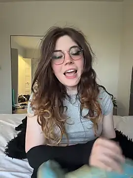 cutypiefull online show from May 2026 12:08:01 AM