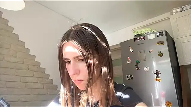 ZaraGuyette online show from May 2026 02:10:01 PM