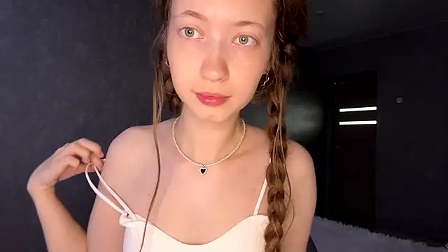 Snapshot of Emily_Mur_ chatting on July 2026 05:01:01 AM Emily Mur online show from July 2026 05:01:01 AM