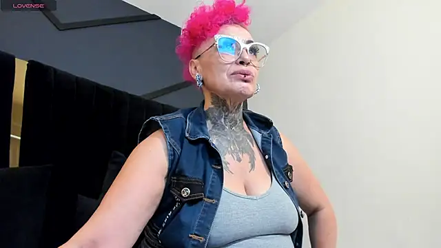 Snapshot of mistress_sandy chatting on July 2026 08:55:01 PM mistress sandy online show from July 2026 08:55:01 PM