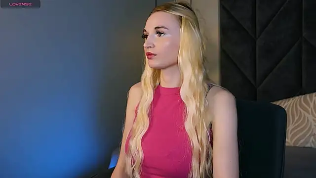 Snapshot of Mila__Lux chatting on May 2026 01:38:02 PM Mila Lux online show from May 2026 01:38:02 PM