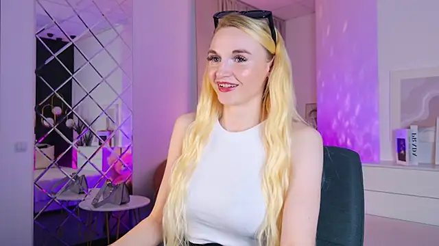Snapshot of Mila__Lux chatting on May 2026 08:29:01 PM Mila Lux online show from May 2026 08:29:01 PM