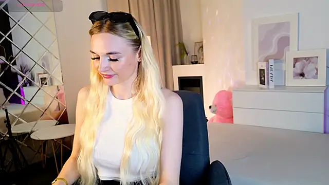 Snapshot of Mila__Lux chatting on June 2026 09:06:02 PM Mila Lux online show from June 2026 09:06:02 PM