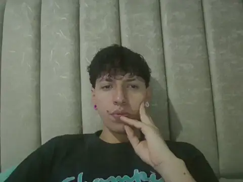 Snapshot of Noah_mod chatting on May 2026 01:56:01 AM Noah mod online show from May 2026 01:56:01 AM