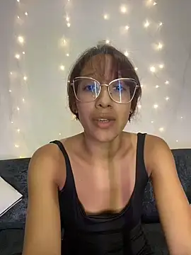Snapshot of camig0x chatting on May 2026 10:19:01 PM camig0x online show from May 2026 10:19:01 PM