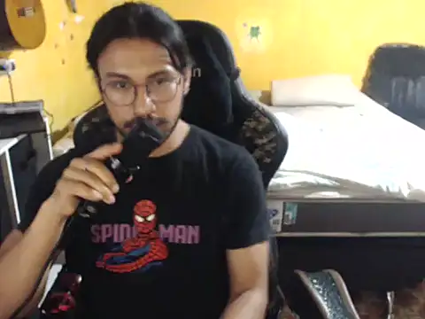 Snapshot of Kravensini chatting on June 2026 05:31:01 AM Kravensini online show from June 2026 05:31:01 AM