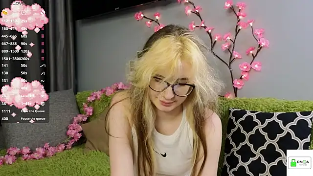 HellyCherry online show from July 2026 08:04:02 PM