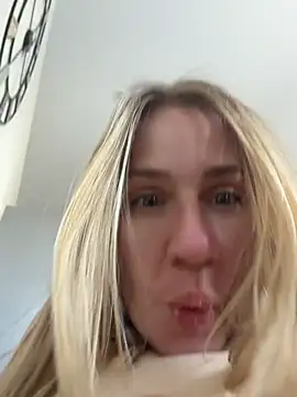 Snapshot of AnnaMist_ chatting on May 2026 11:40:02 AM AnnaMist online show from May 2026 11:40:02 AM