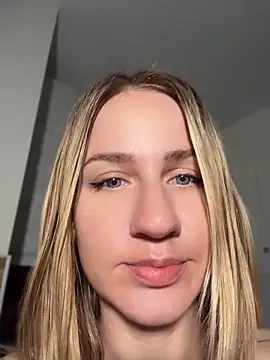 Snapshot of AnnaMist_ chatting on May 2026 05:33:01 PM AnnaMist online show from May 2026 05:33:01 PM