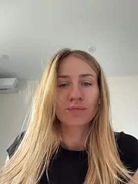 Snapshot of AnnaMist_ chatting on May 2026 06:32:01 AM AnnaMist online show from May 2026 06:32:01 AM