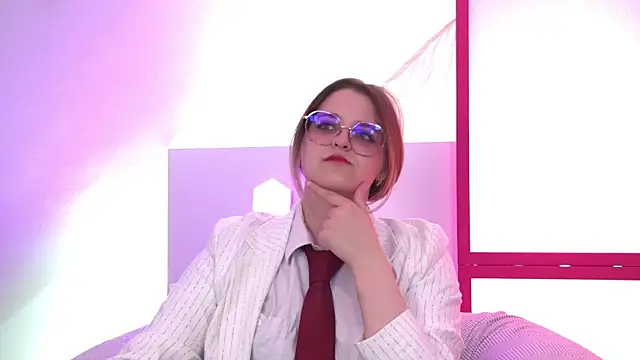 Snapshot of AlexaAvery chatting on May 2026 06:21:01 AM AlexaAvery online show from May 2026 06:21:01 AM