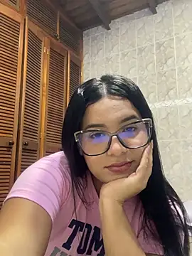 Snapshot of sara_alejandra chatting on May 2026 01:23:02 AM sara alejandra online show from May 2026 01:23:02 AM