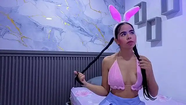 emiliana duque online show from May 2026 09:33:02 PM