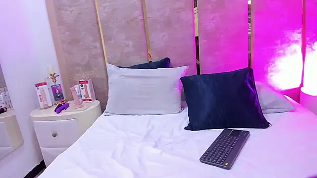 Snapshot of MaiaLopez chatting on July 2026 08:11:02 PM MaiaLopez online show from July 2026 08:11:02 PM