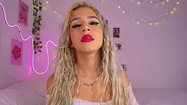 cinniaa  online show from June 2026 01:12:02 AM