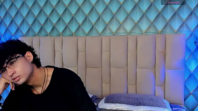 Sofia-Ethan online show from May 2026 06:25:02 PM