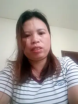 Snapshot of -Yeyi- chatting on June 2026 01:50:02 AM -Yeyi- online show from June 2026 01:50:02 AM