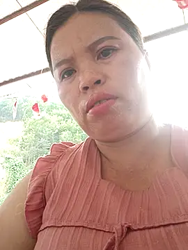 Snapshot of -Yeyi- chatting on June 2026 07:13:02 AM -Yeyi- online show from June 2026 07:13:02 AM