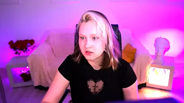 ViolettWoods online show from July 2026 06:18:01 AM