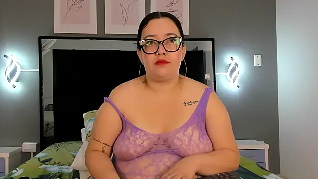 Snapshot of zoe_curvyy chatting on July 2026 12:11:02 PM zoe curvyy online show from July 2026 12:11:02 PM