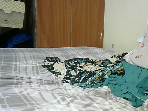 Snapshot of slendernaliaka chatting on June 2026 07:09:02 AM slendernaliaka online show from June 2026 07:09:02 AM