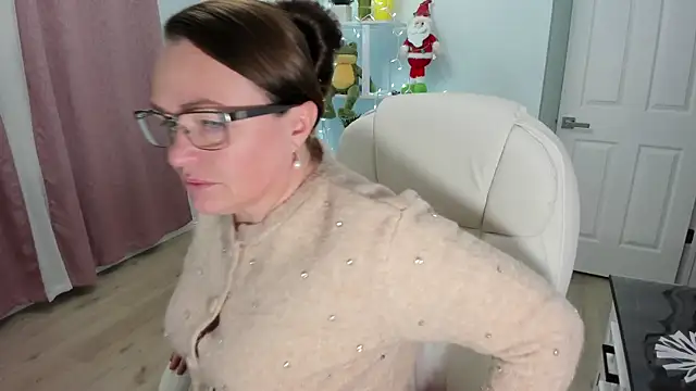 Snapshot of Vika73 chatting on December 2024 09:01:01 PM Vika73 online show from December 2024 09:01:01 PM