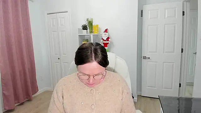 Snapshot of Vika73 chatting on December 2024 04:11:01 PM Vika73 online show from December 2024 04:11:01 PM