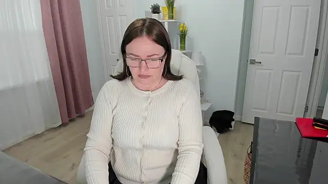 Snapshot of Vika73 chatting on February 2025 01:06:01 PM Vika73 online show from February 2025 01:06:01 PM