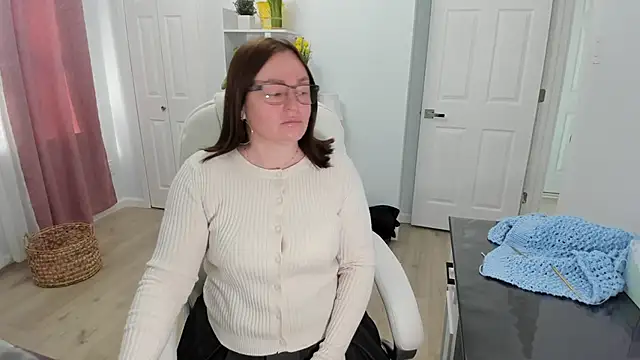 Snapshot of Vika73 chatting on February 2025 02:54:02 PM Vika73 online show from February 2025 02:54:02 PM