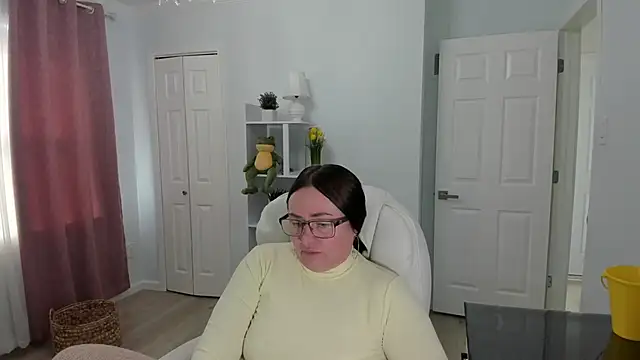 Snapshot of Vika73 chatting on February 2025 06:15:02 PM Vika73 online show from February 2025 06:15:02 PM