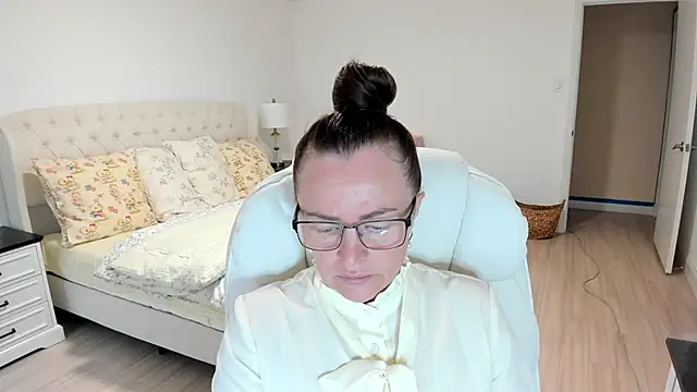 Snapshot of Vika73 chatting on September 2025 01:00:02 PM Vika73 online show from September 2025 01:00:02 PM