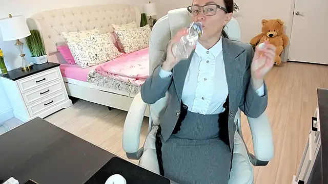 Snapshot of Vika73 chatting on October 2025 01:45:01 PM Vika73 online show from October 2025 01:45:01 PM